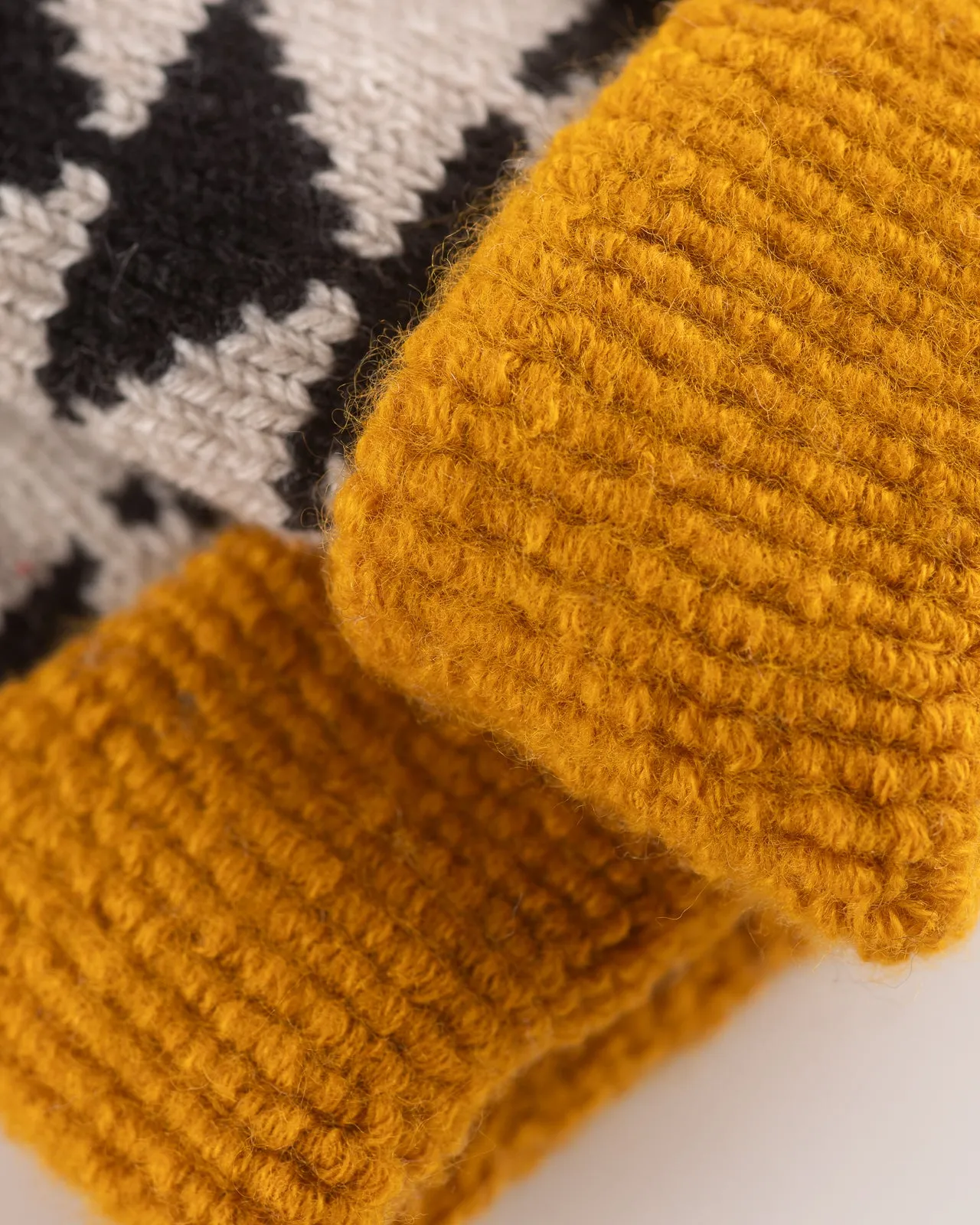 Comfy Room Socks - Sankaku Gold/Black/Navy